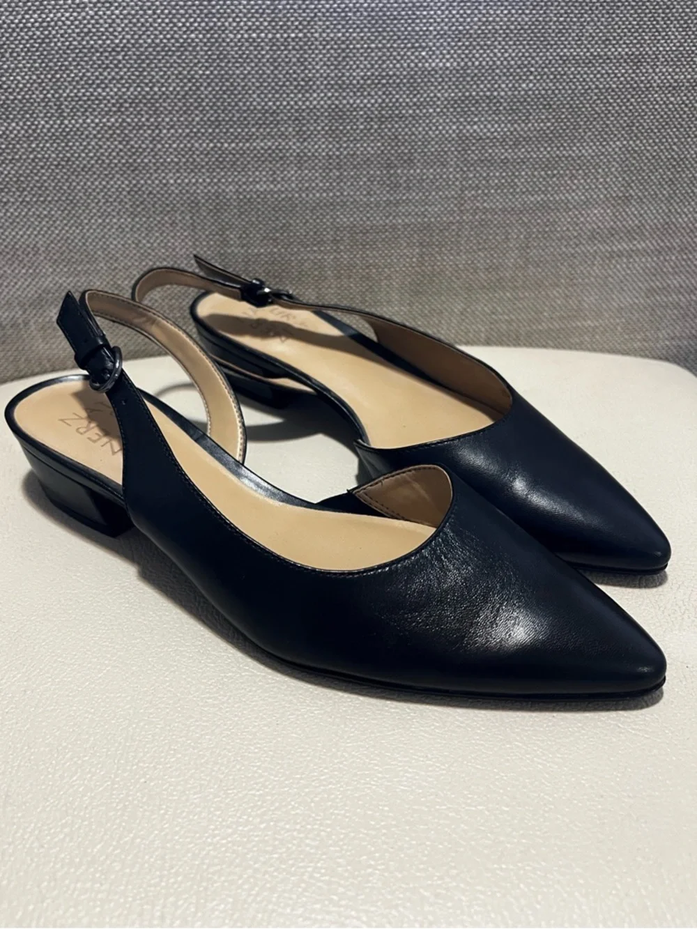 Naturalizer Banks Black Pointed-Toe Slingback Low Heel Mules Size 6.5 - Picture 2 of 9